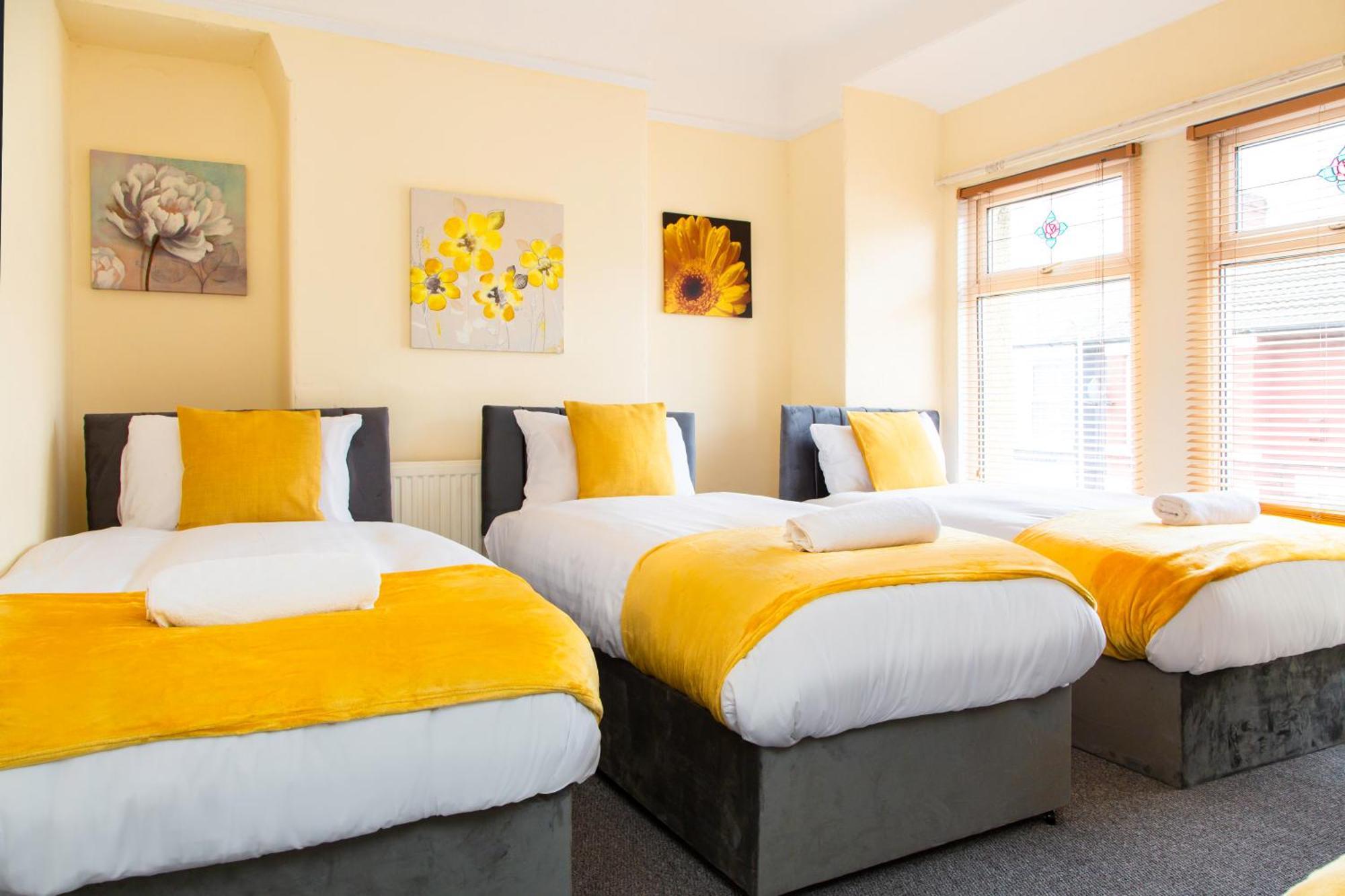 Newly Launched 3 Bedroom House With Free Parking Litherland Exteriör bild