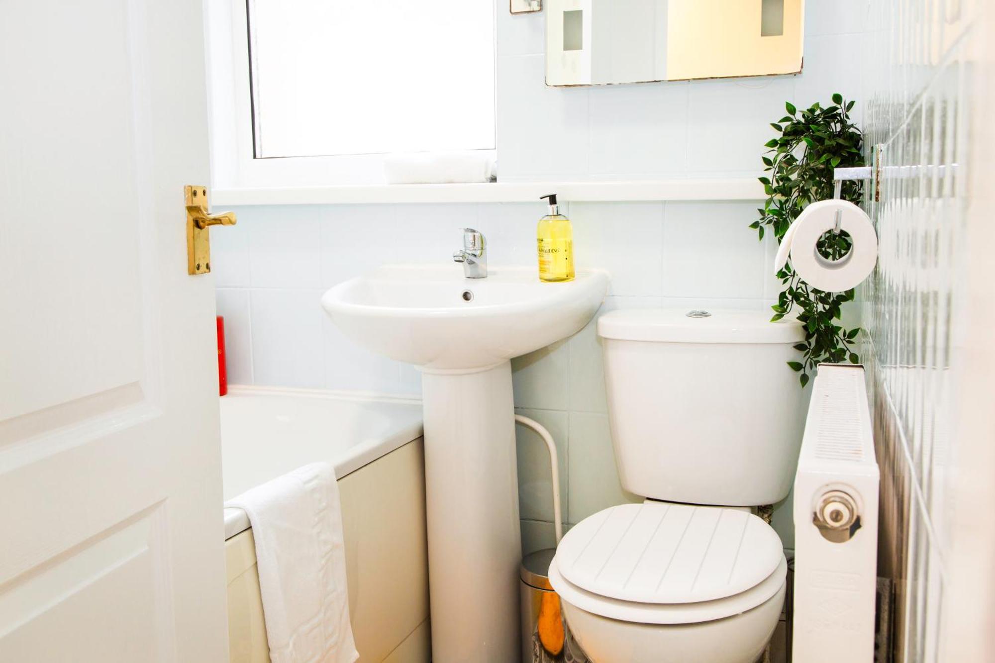 Newly Launched 3 Bedroom House With Free Parking Litherland Exteriör bild