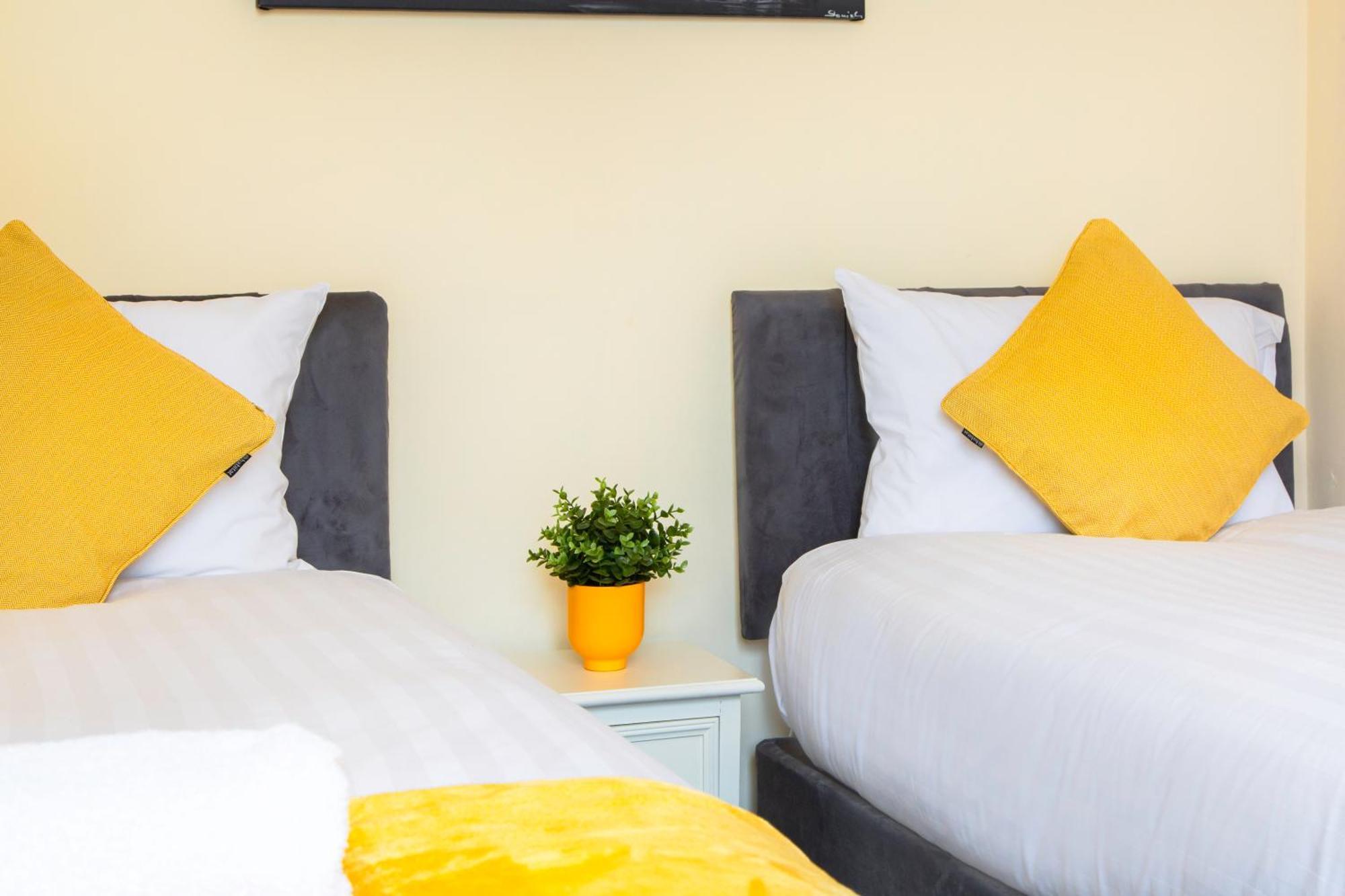Newly Launched 3 Bedroom House With Free Parking Litherland Exteriör bild