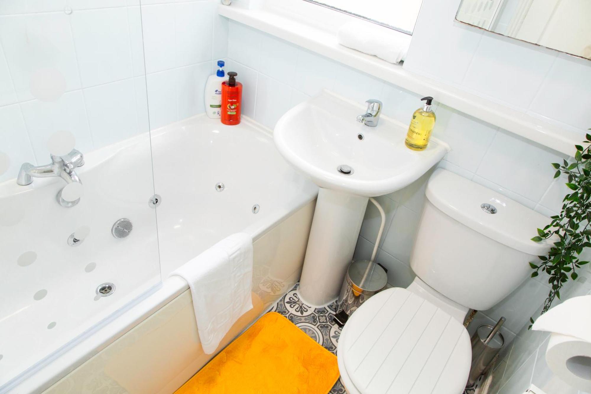 Newly Launched 3 Bedroom House With Free Parking Litherland Exteriör bild