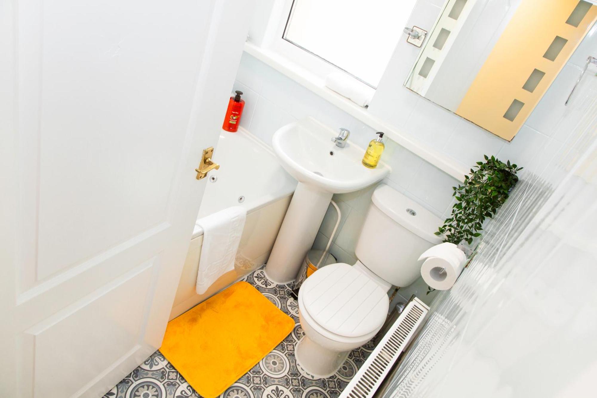 Newly Launched 3 Bedroom House With Free Parking Litherland Exteriör bild