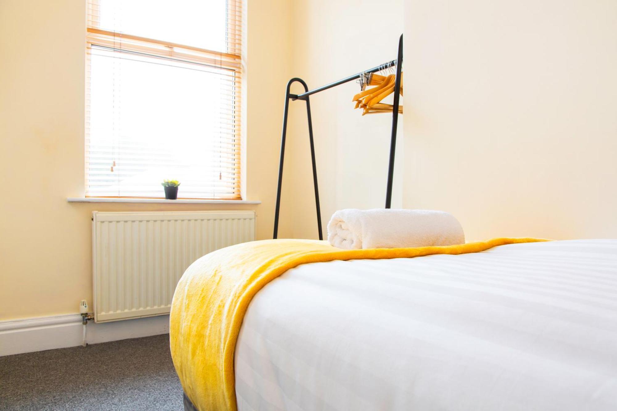 Newly Launched 3 Bedroom House With Free Parking Litherland Exteriör bild