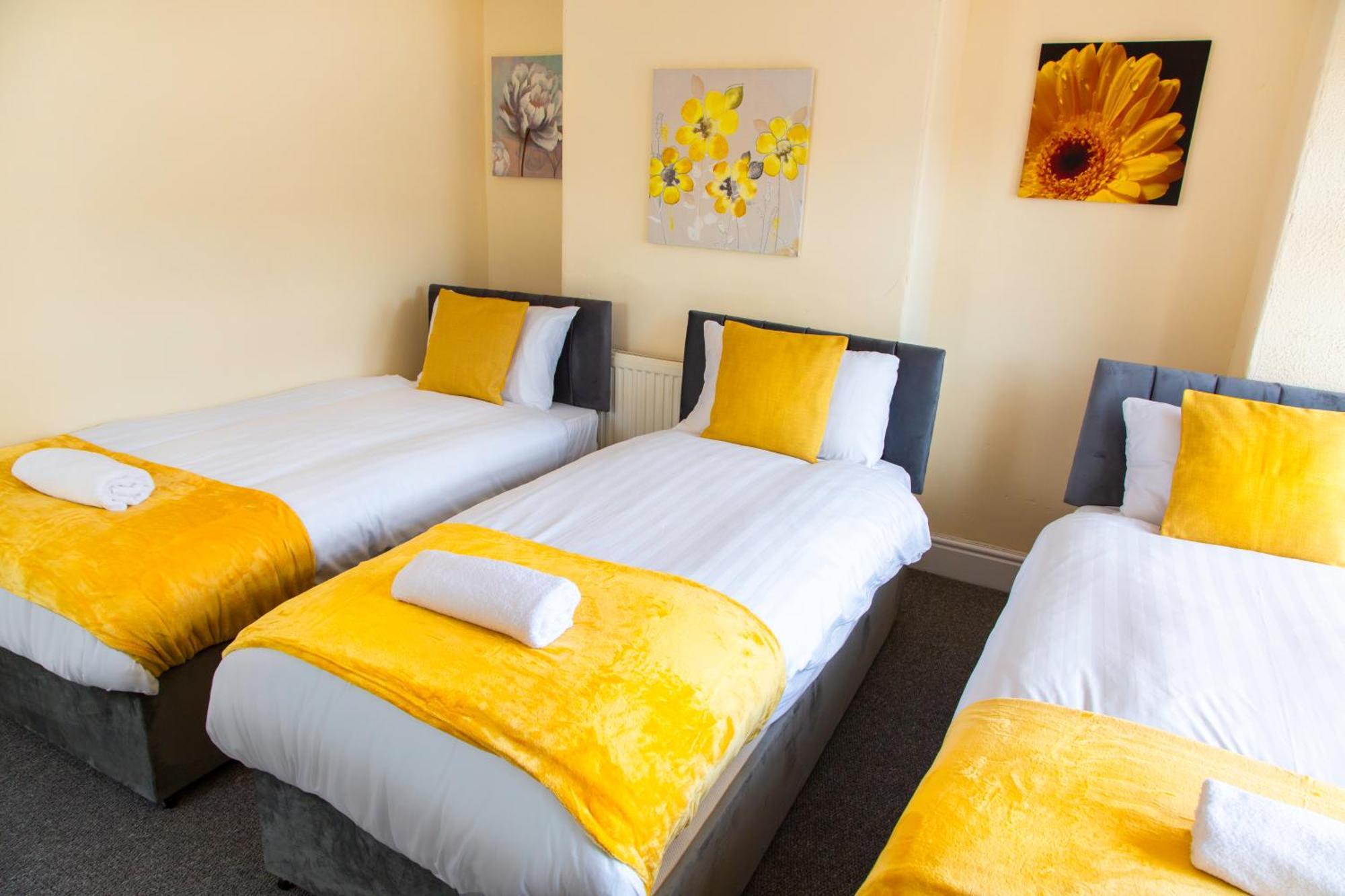 Newly Launched 3 Bedroom House With Free Parking Litherland Exteriör bild