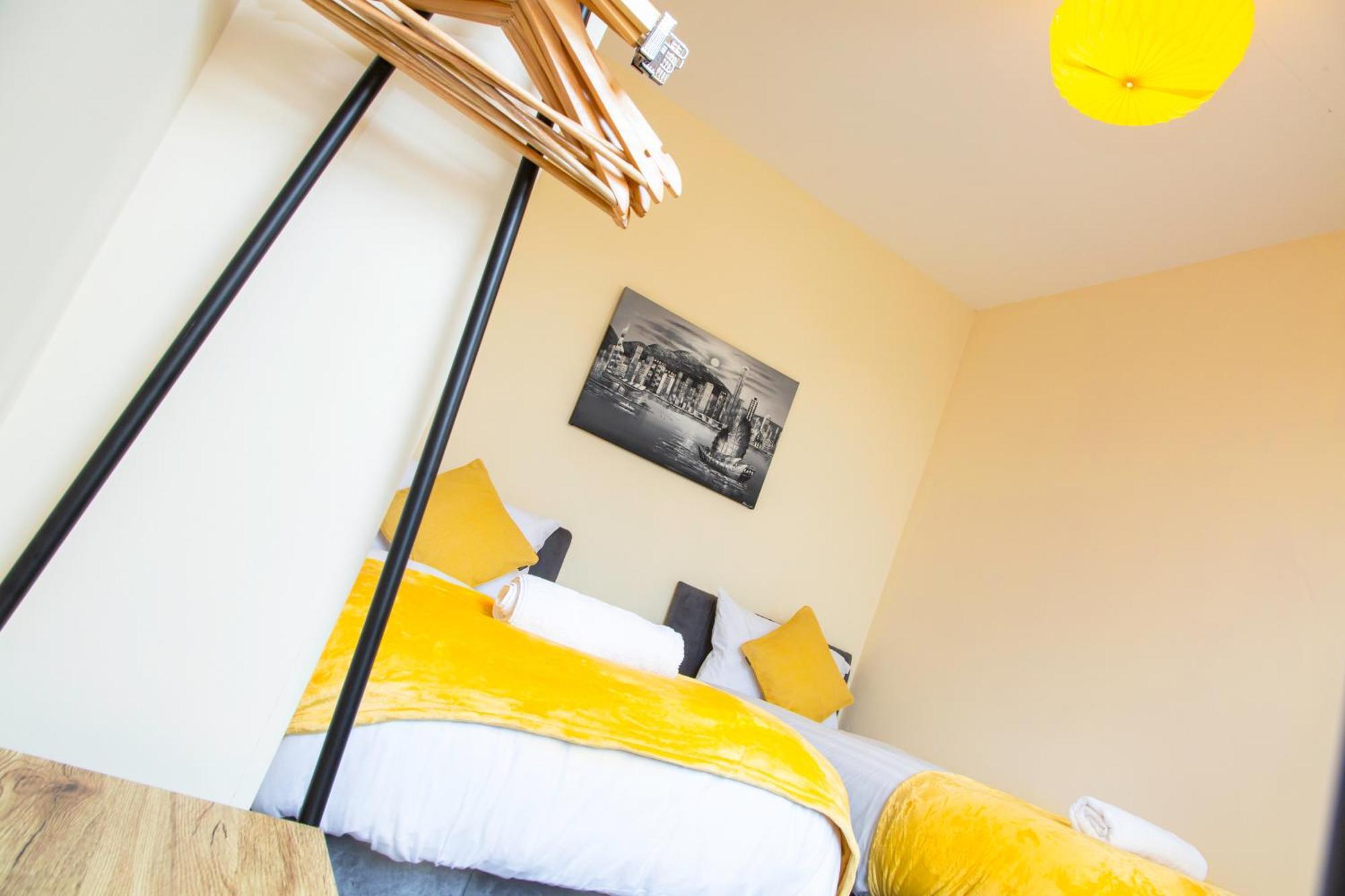 Newly Launched 3 Bedroom House With Free Parking Litherland Exteriör bild