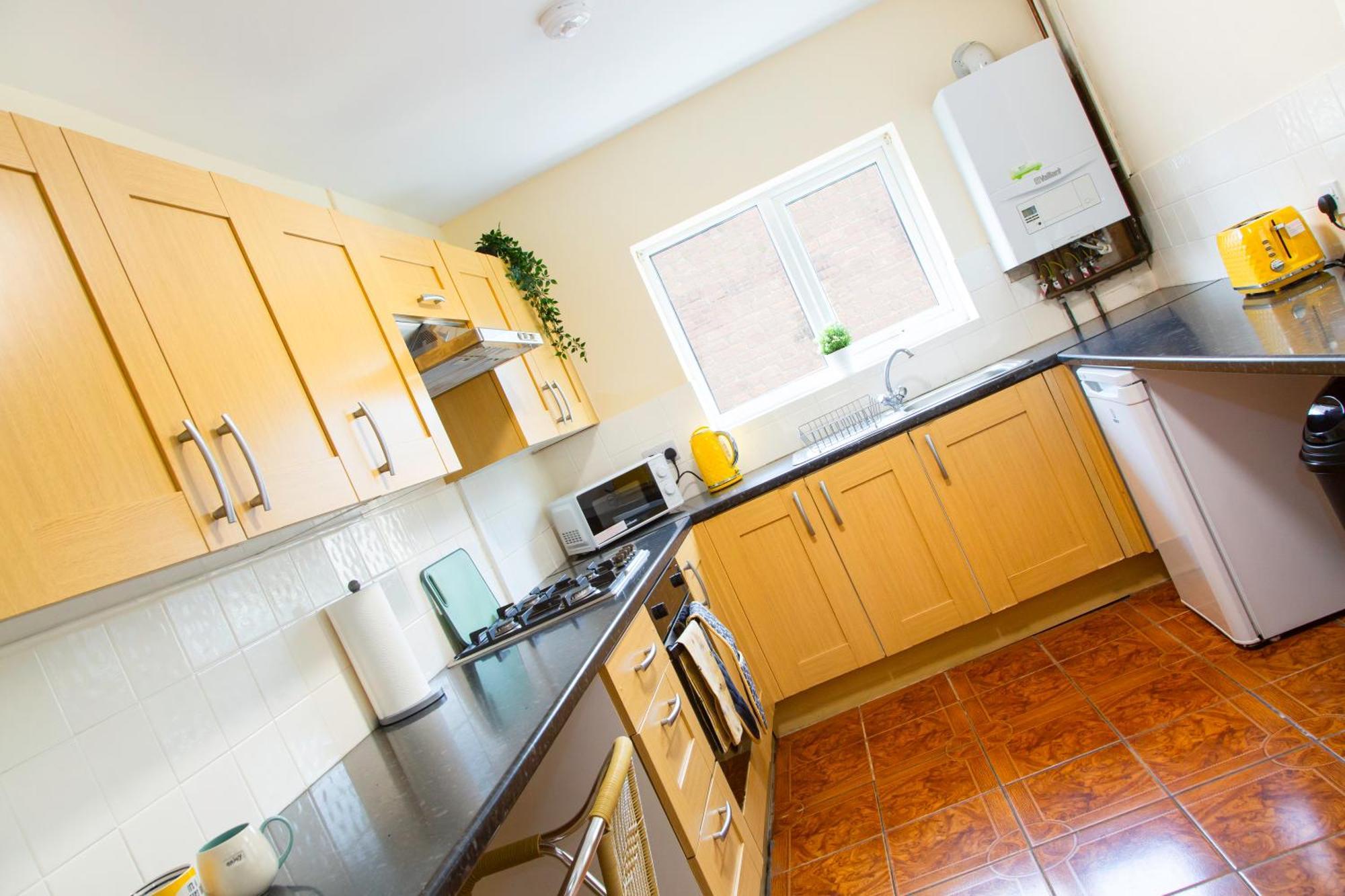Newly Launched 3 Bedroom House With Free Parking Litherland Exteriör bild